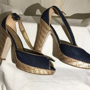BCBG GIRL SHOE PLATFORM HEEL ANKLE STRAP  SIZE 8